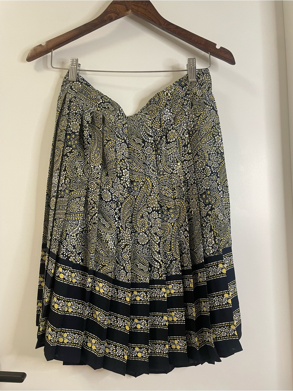 Tommy Hilfiger Black and Yellow Paisley Pleated Skirt